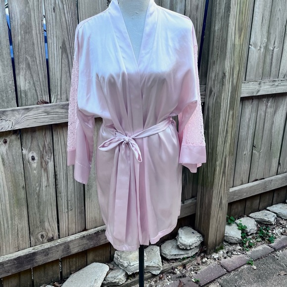 In Bloom Brand Satin Robe with Lace; Size XL - Picture 2 of 10